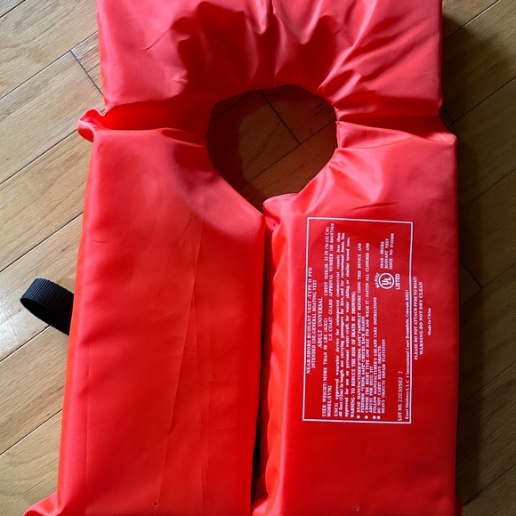 NWT BUOYANT VEST LIFE JACKET - Picture 2 of 3